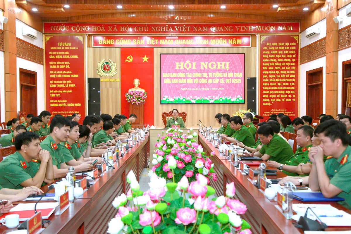 Toàn cảnh Hội nghị Lãnh đạo Phòng Công tác chính trị báo cáo kết quả công tác chính trị, tư tưởng quý I/2025