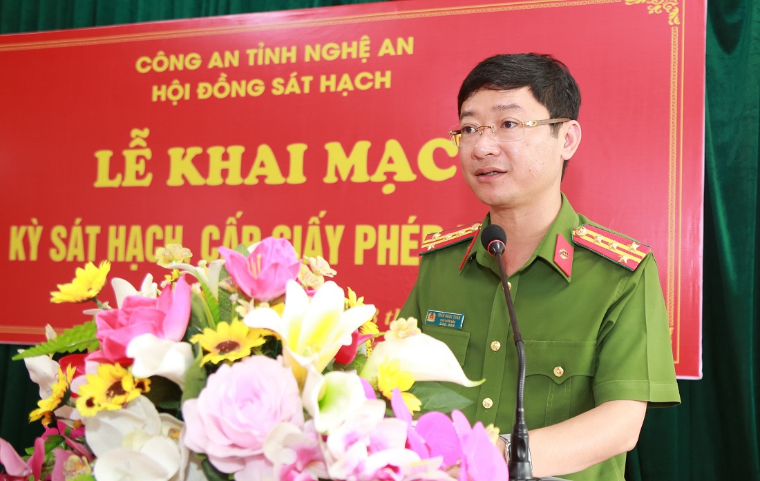Đồng chí Đại tá Trần Ngọc Tuấn, Phó Giám đốc Công an tỉnh phát biểu chỉ đạo tại buổi lễ