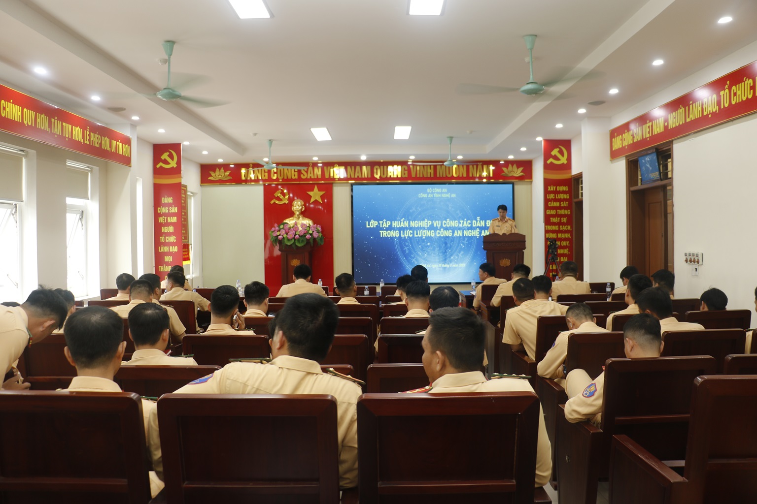 Toàn cảnh lớp tập huấn ngày 10/5
