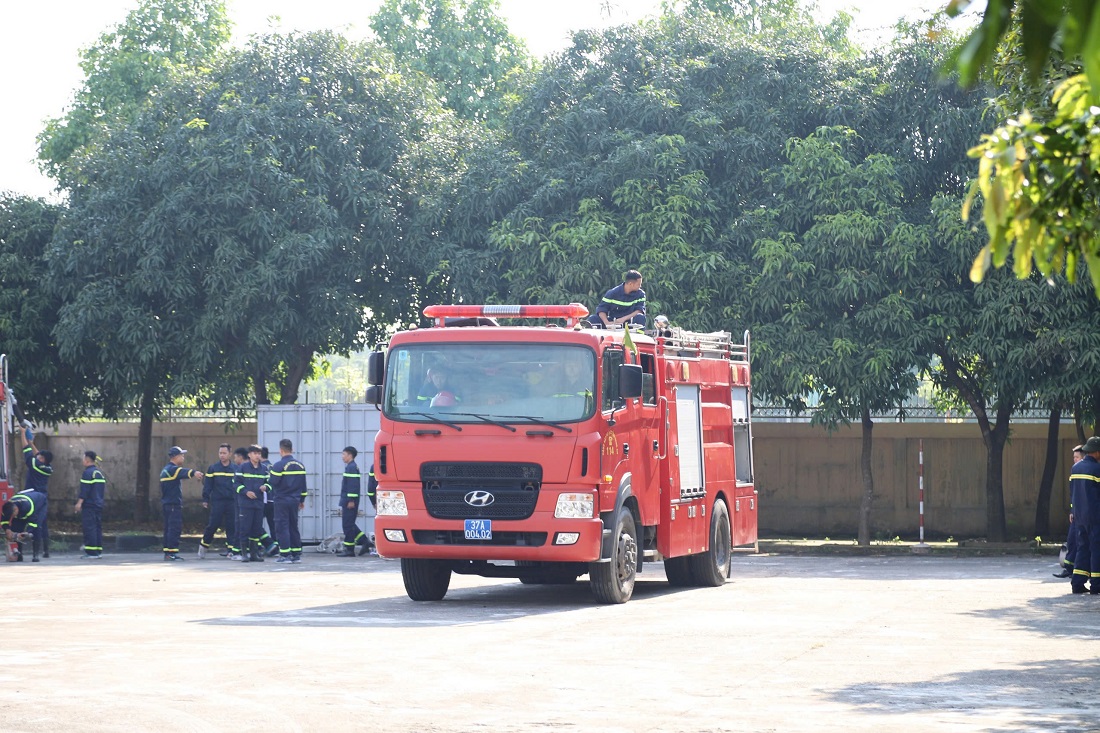 Thực hành đội hình, kỹ thuật, chiến thuật chữa cháy và CNCH