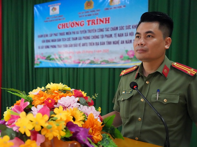 Đại diện Cục Xây dựng phong trào bảo vệ an ninh Tổ quốc phát biểu tại hội nghị.