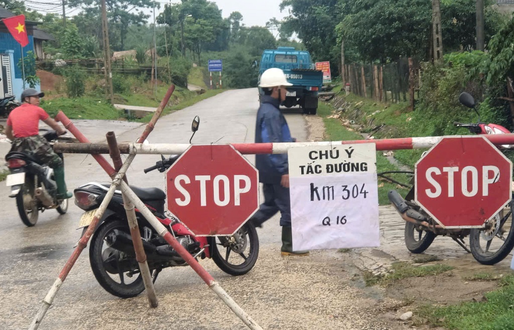 Xã Tri Lễ tạm thời cấm một số tuyến đường do sạt lở