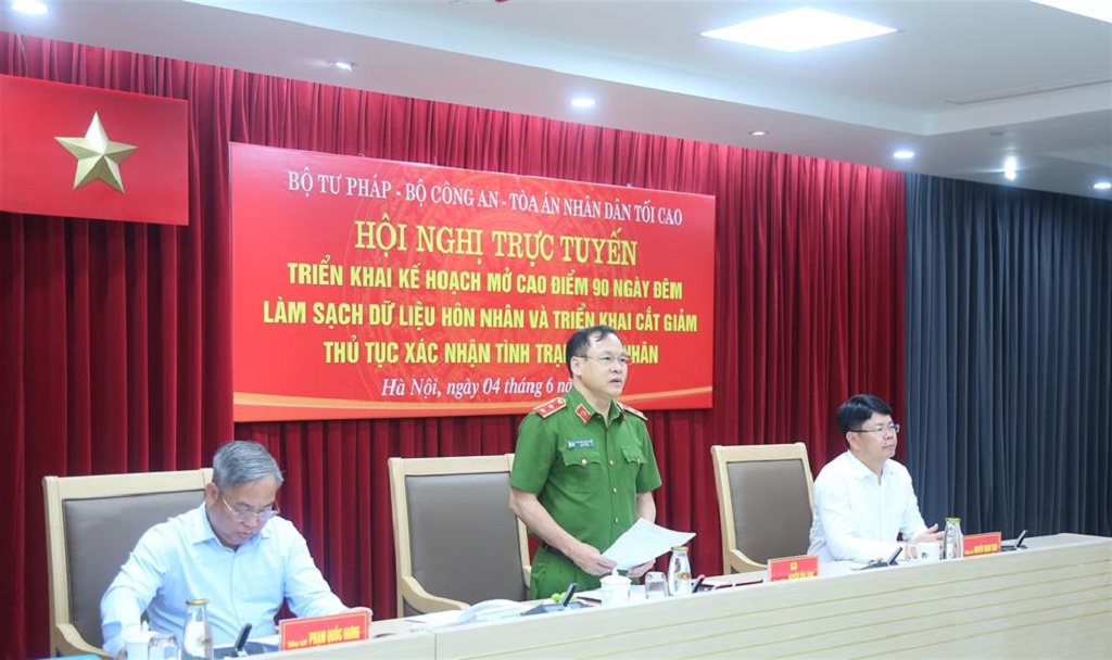 Thứ trưởng Nguyễn Văn Long phát biểu tại Hội nghị.