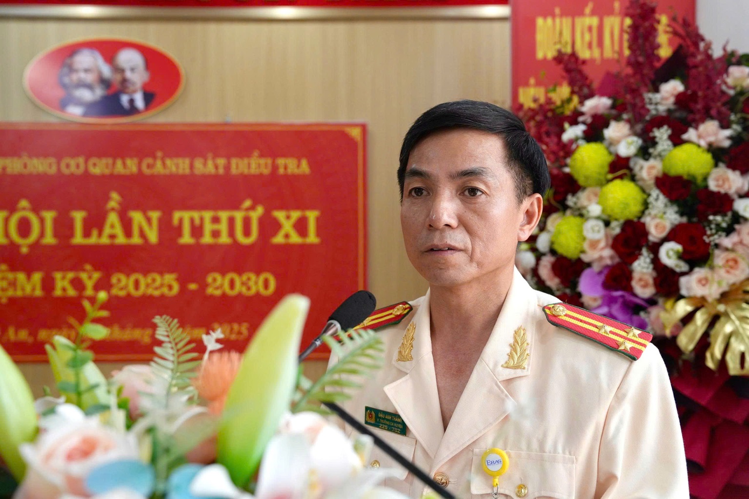 Thượng tá Đậu Anh Thắng Phó chánh Văn Phòng Cơ quan CSĐT thông qua chương trình, nội quy, quy chế làm việc của Đại hội