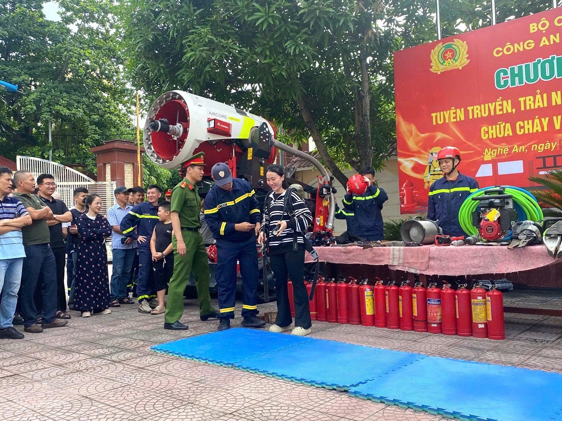 Các cơ quan, doanh nghiệp tham gia trải nghiệm tình huống khẩn cấp 
