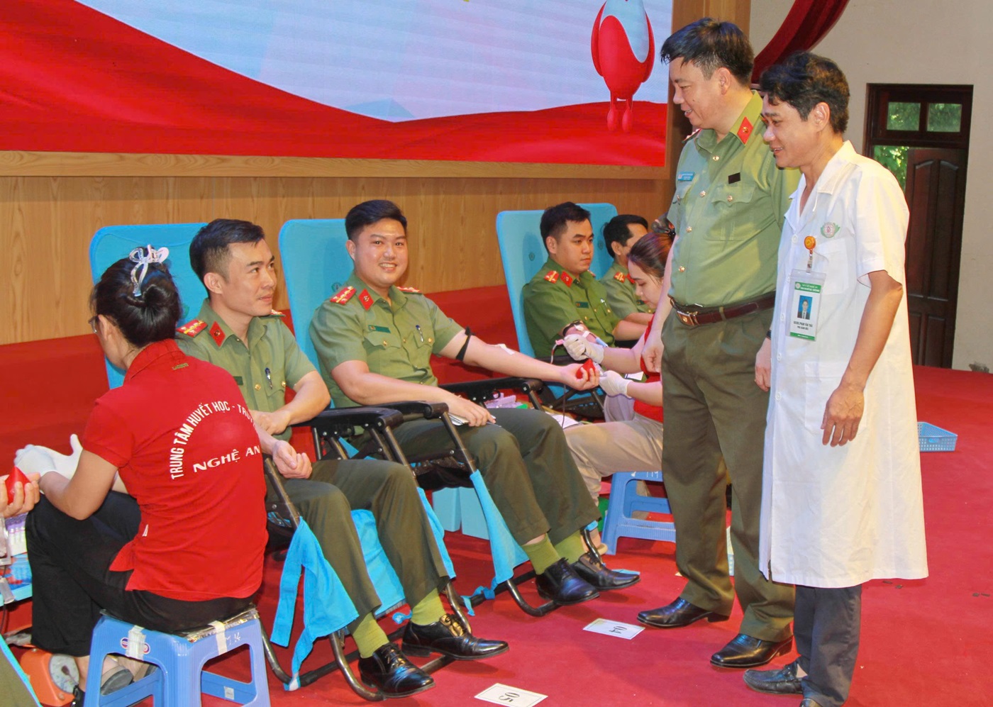 Chương trình hiến máu tình nguyện của công an tỉnh Nghệ An nòng cốt là sự xung kích của lực lượng đoàn viên, thanh niên được tổ chức thường niên, có ý nghĩa thiết thực, thể hiện nghĩa cử cao đẹp, tô thắm thêm hình ảnh người chiến sĩ Công an nhân dân 