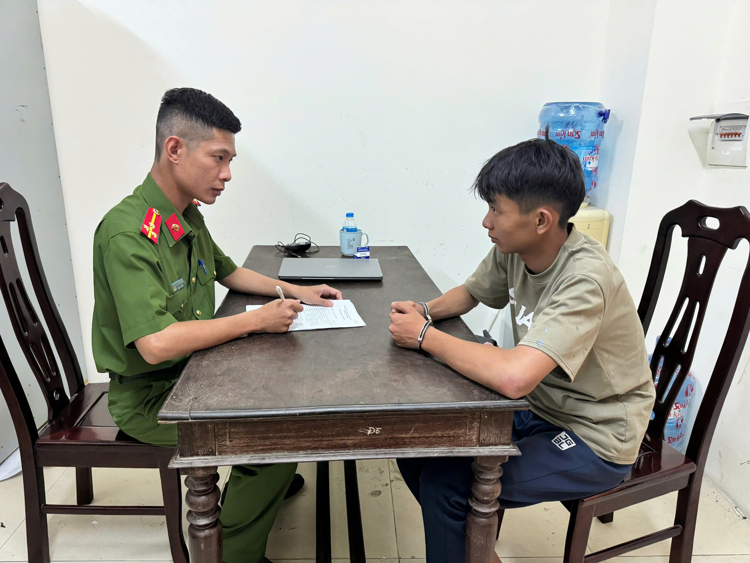 Đối tượng Lò Quang Chính tại Cơ quan Công an