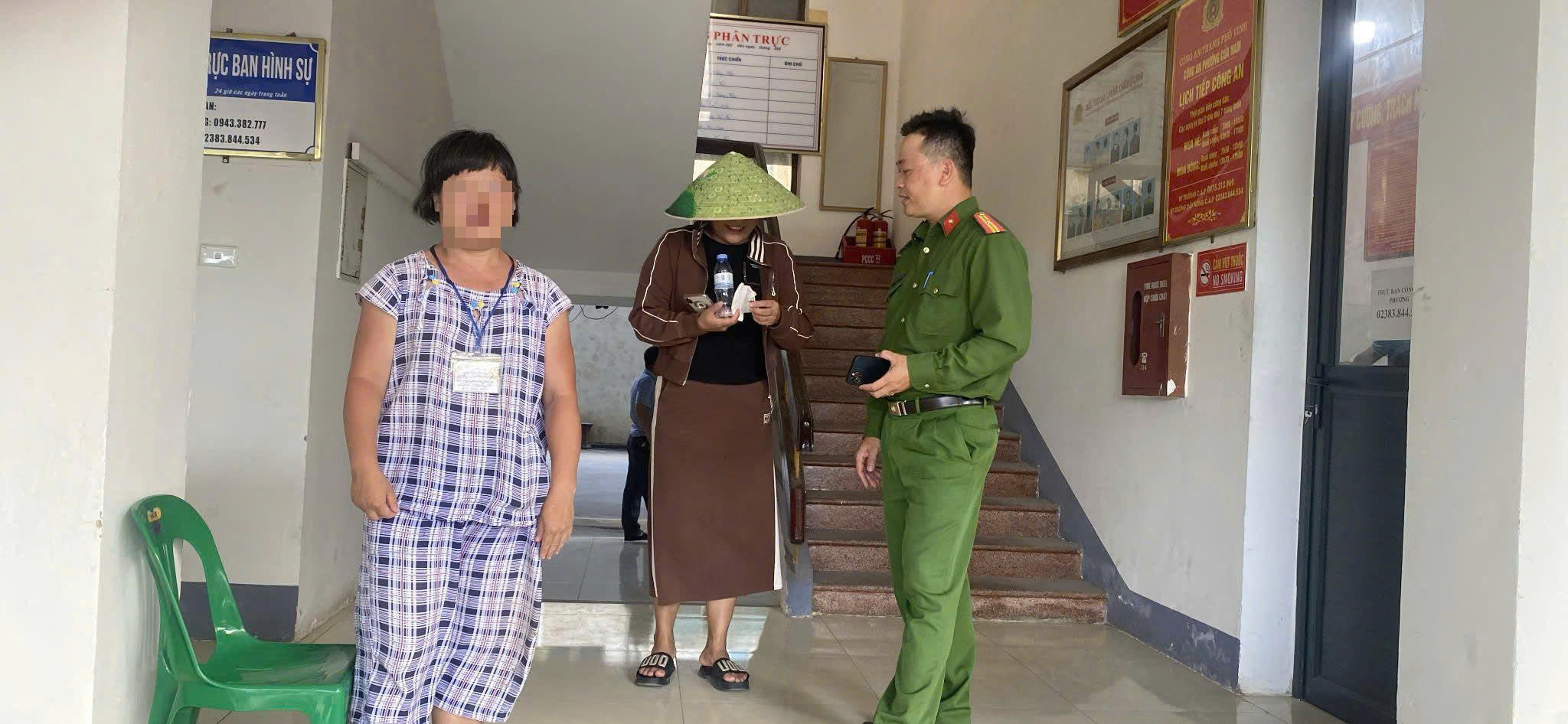 Gia đình chị L. vui mừng khi gặp lại người thân