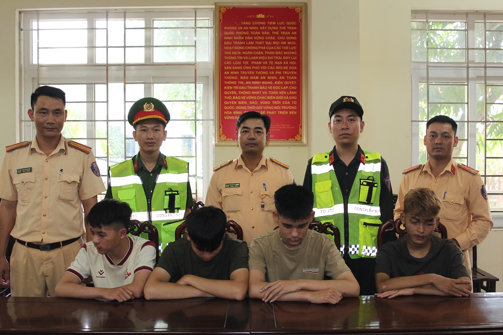 Nhóm thanh, thiếu niên tại Cơ quan Công an 