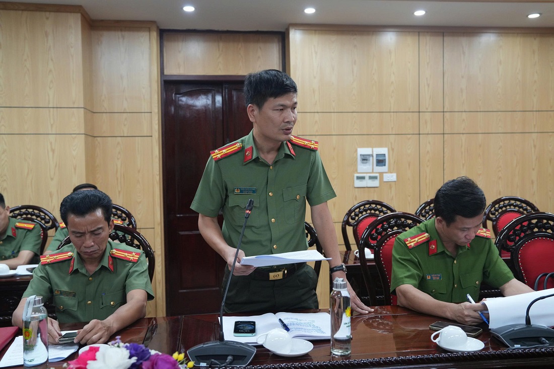Các thành viên Tiểu ban Tuyên truyền Đại hội Đảng bộ Công an tỉnh nhiệm kỳ 2025 - 2030 đang tiến hành thảo luận