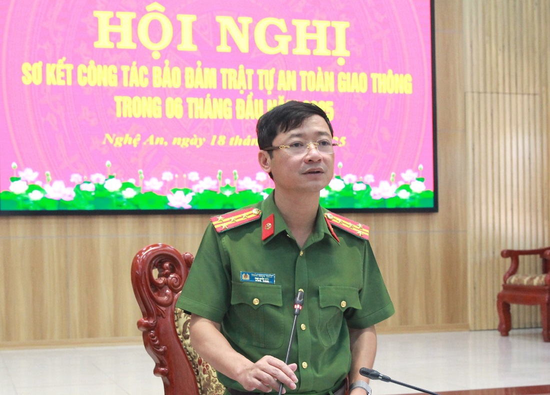 Đồng chí Đại tá Trần Ngọc Tuấn, Phó Giám đốc Công an tỉnh Phát biểu tại Hội nghị