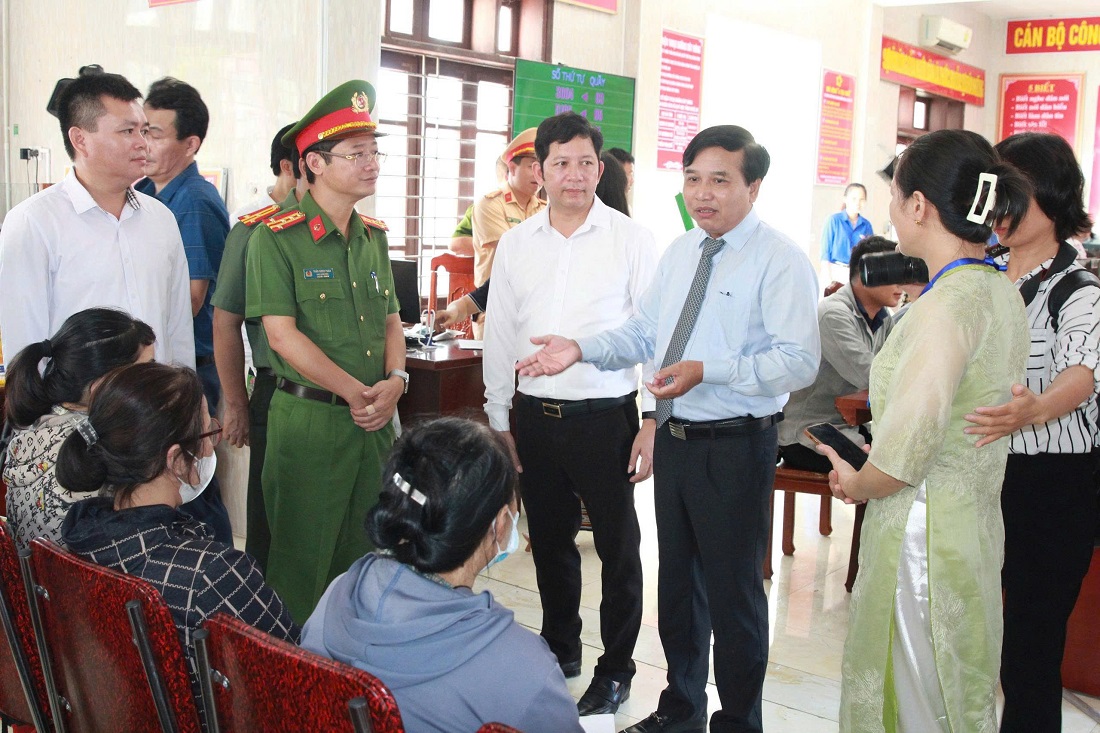 Đoàn công tác của tỉnh thăm Trung tâm Phục vụ hành chính Công xã Quỳ Hợp