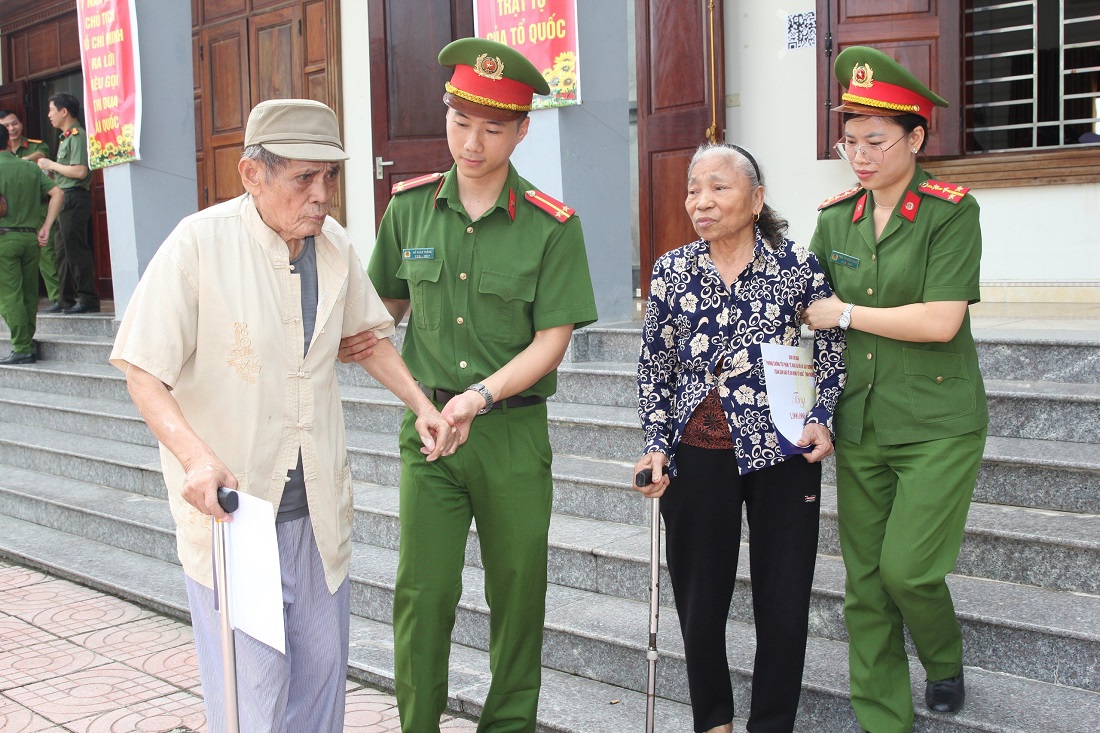 Ngày hội là dịp để tăng cường sự đoàn kết, gắn bó giữa các tầng lớp Nhân dân trong cộng đồng, cũng là dịp để khơi dậy, phát huy vai trò to lớn của Nhân dân trong sự nghiệp bảo vệ ANTQ