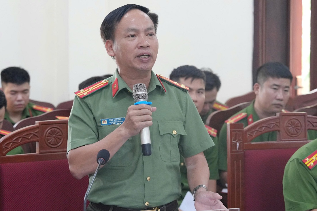 Đại diện Lãnh đạo các Phòng chức năng Công an tỉnh phát biểu