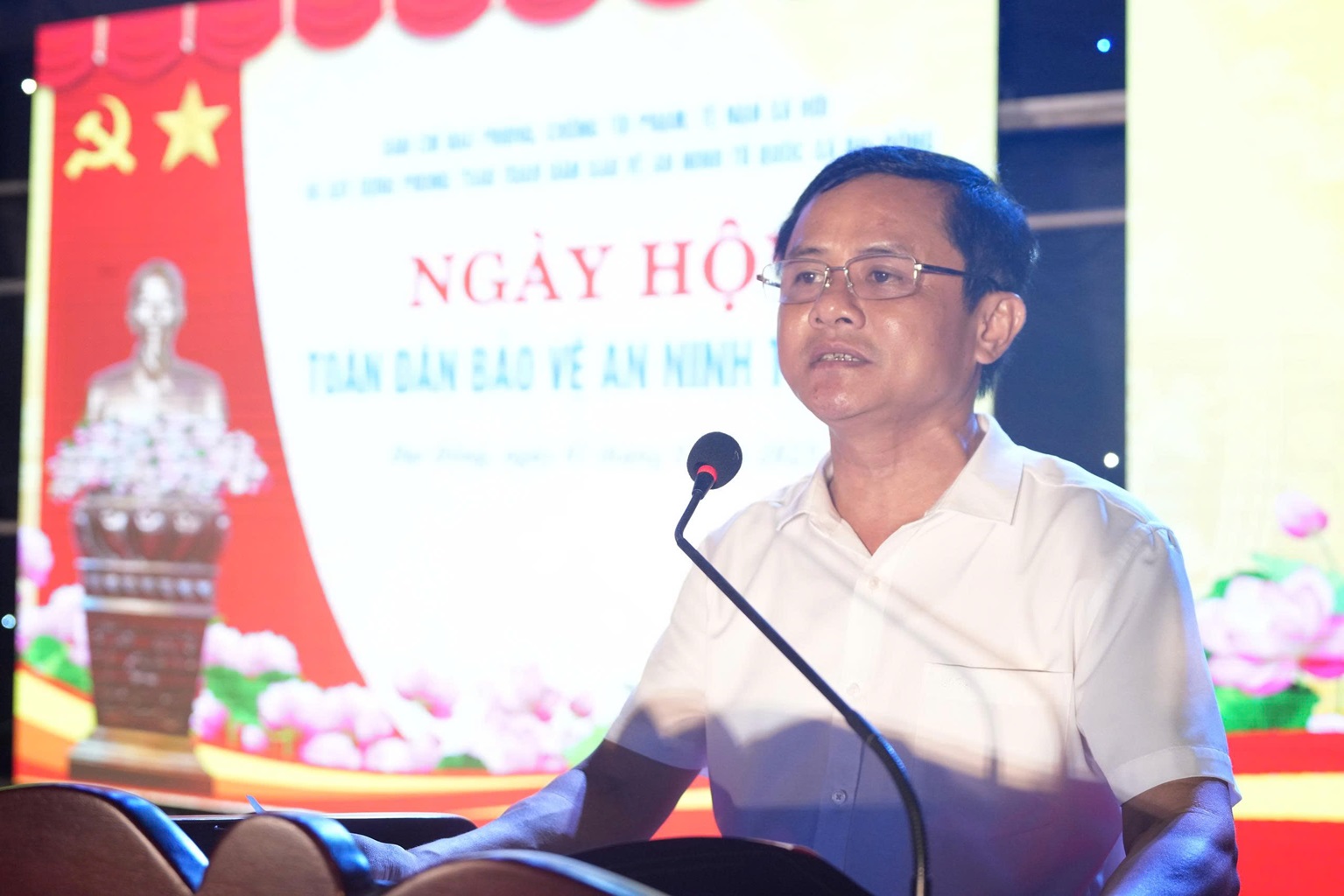 Ông Trần Thanh Nga, Phó Bí thư Đảng ủy, Chủ tịch UBND xã Đại Đồng phát biểu tại Ngày hội