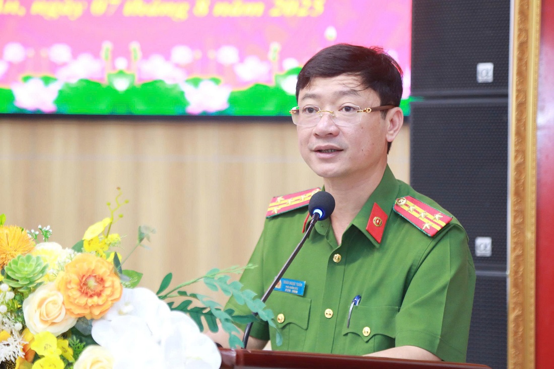 Đồng chí Đại tá Trần Ngọc Tuấn, Phó Giám đốc Công an tỉnh phát biểu chỉ đạo tại Hội nghị