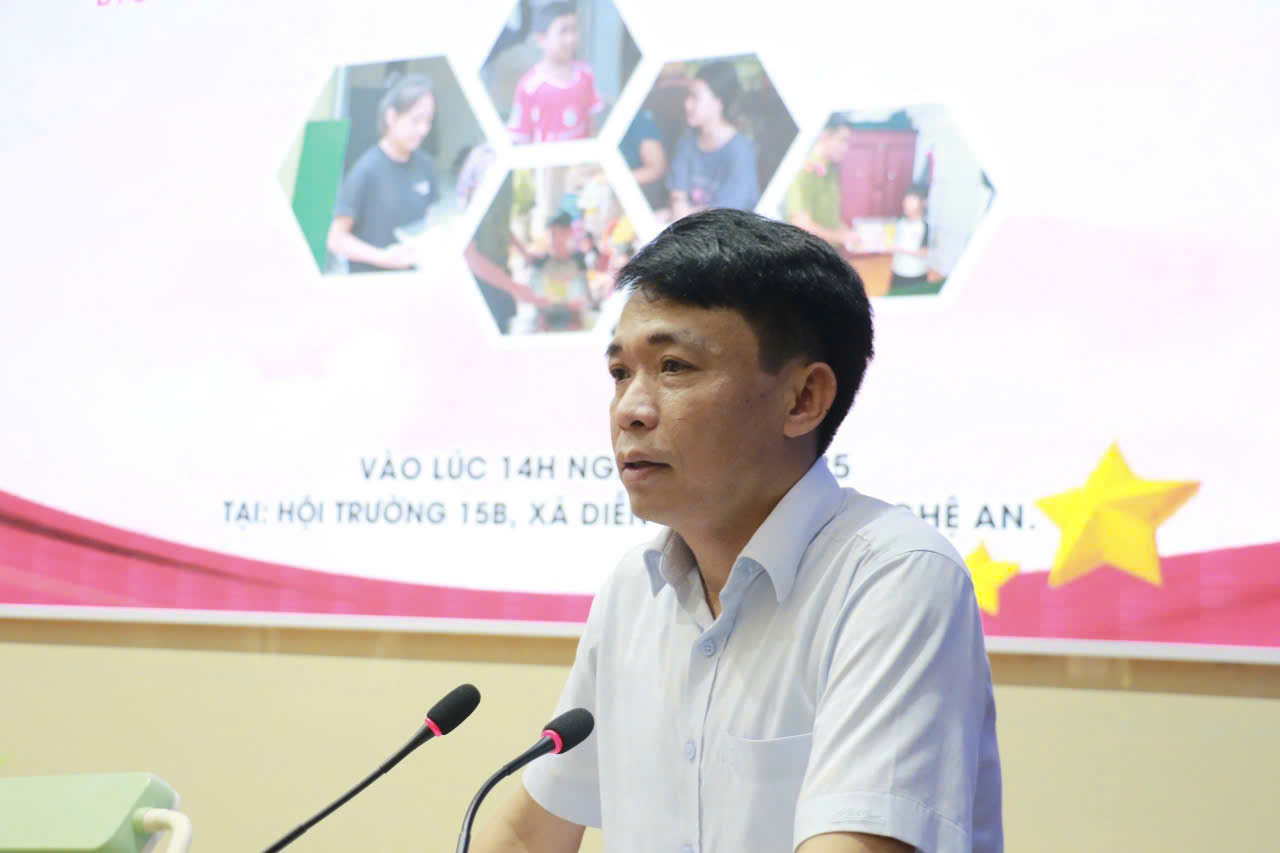 Đồng chí Nguyễn Văn Lợi, Phó Bí thư Đảng ủy, Chủ tịch UBND xã phát biểu tại chương trình