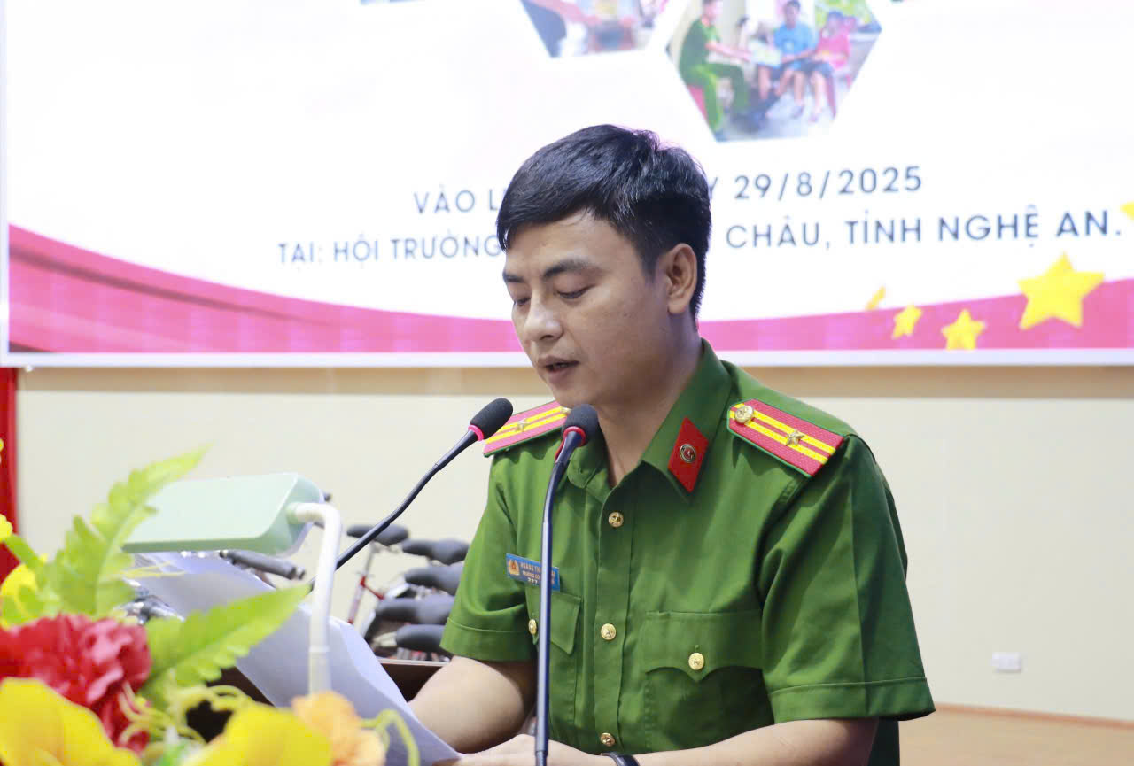 Thiếu tá Hoàng Thành Hải, Trưởng Công an xã Diễn Châu phát biểu 