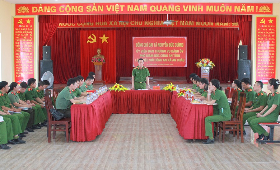 Toàn cảnh buổi làm việc