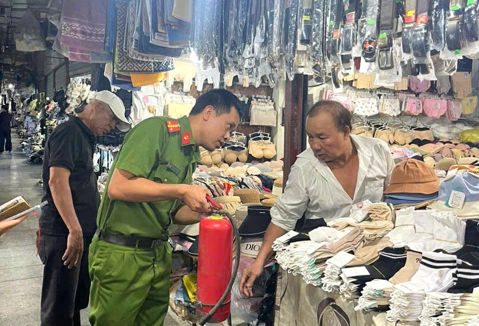 Mỗi người dân cần tích cực chủ động học tập, tìm hiểu để nắm vững pháp luật và kiến thức phòng cháy, chữa cháy và cứu nạn, cứu hộ