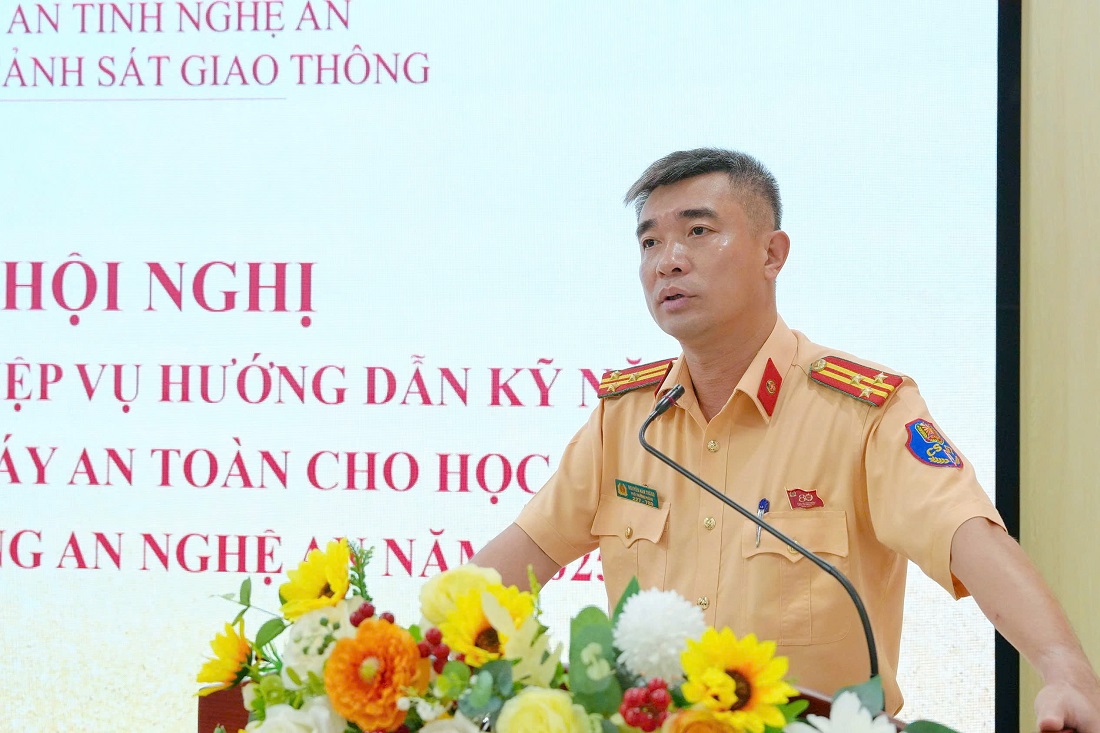 Đồng chí Thượng tá Nguyễn Hàm Thắng, Trưởng phòng CSGT phát biểu tại Hội nghị 