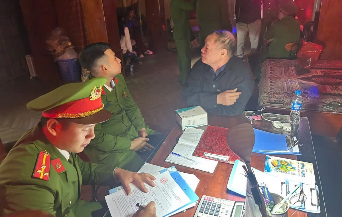 Công an phường đã lập biên bản nhắc nhở,  yêu cầu các chủ cơ sở khắc phục ngay vi phạm