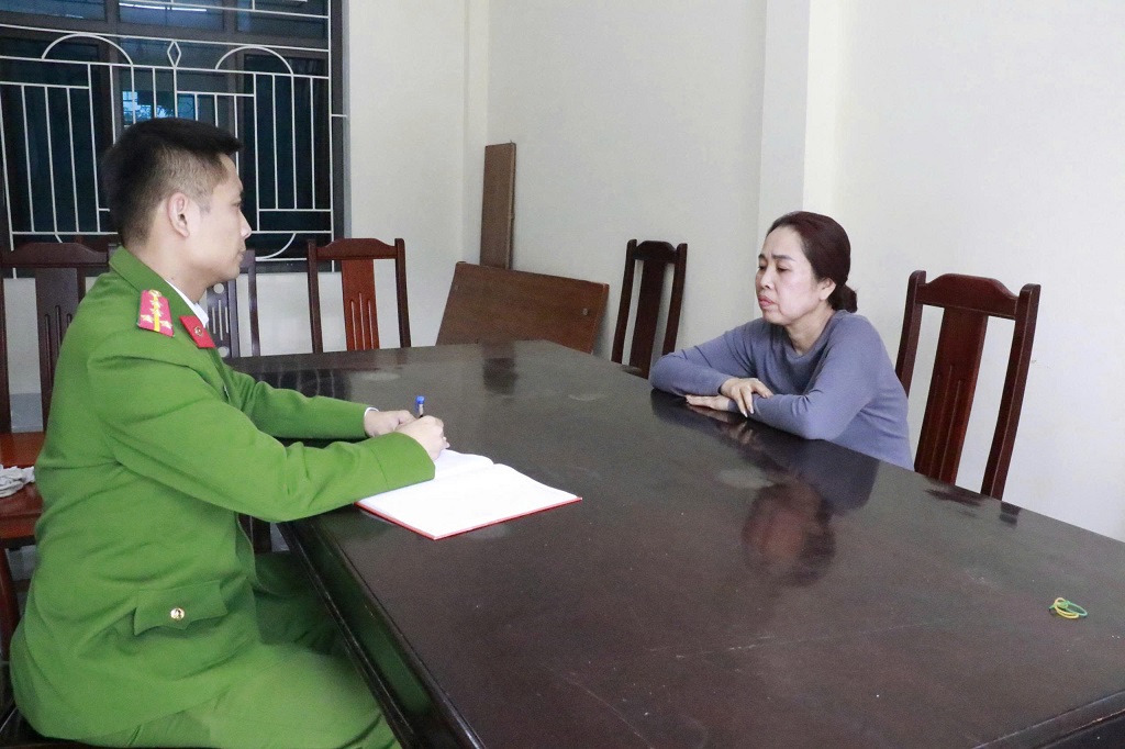 Cơ quan Công an lấy lời khai một đối tượng 