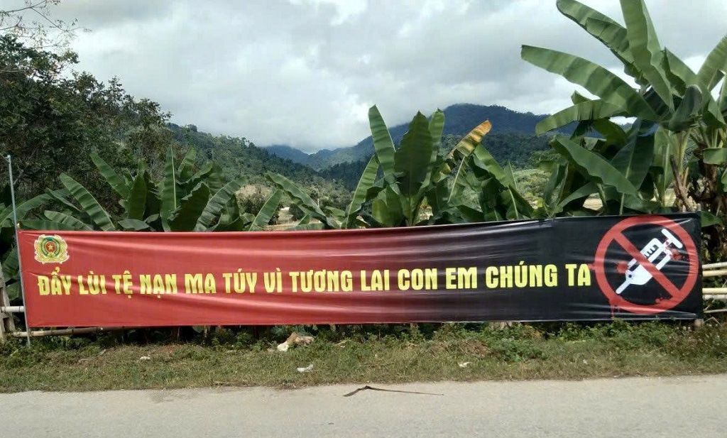 Treo băng rôn tuyên truyền 