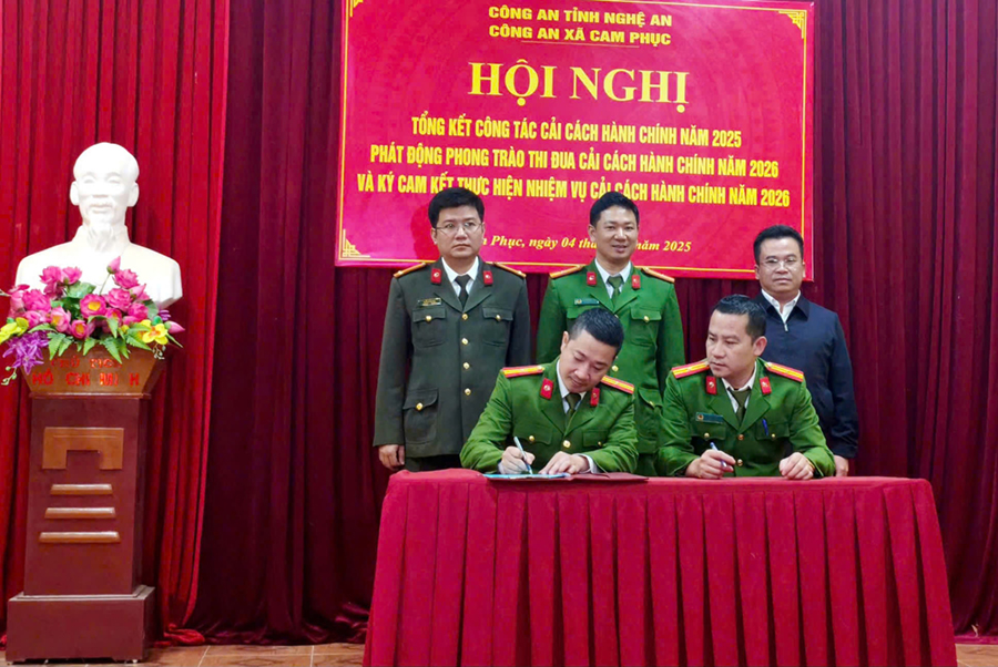 Ký cam kết thực hiện nhiệm vụ CCHC năm 2026
