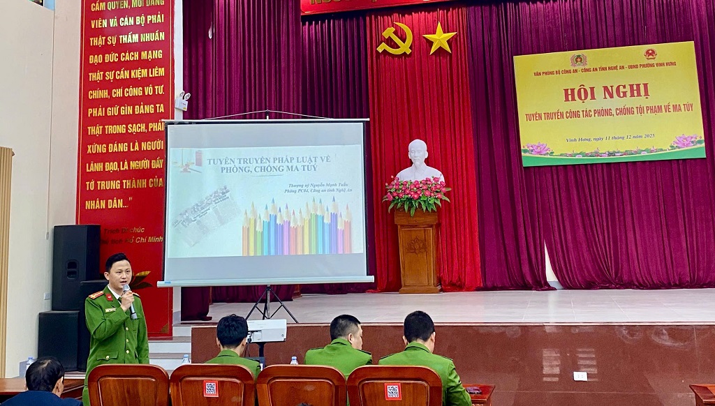 Báo cáo viên Phòng Cảnh sát điều tra tội phạm về ma túy Công an tỉnh Nghệ An đã tuyên truyền các nội dung về nguy hiểm của ma túy