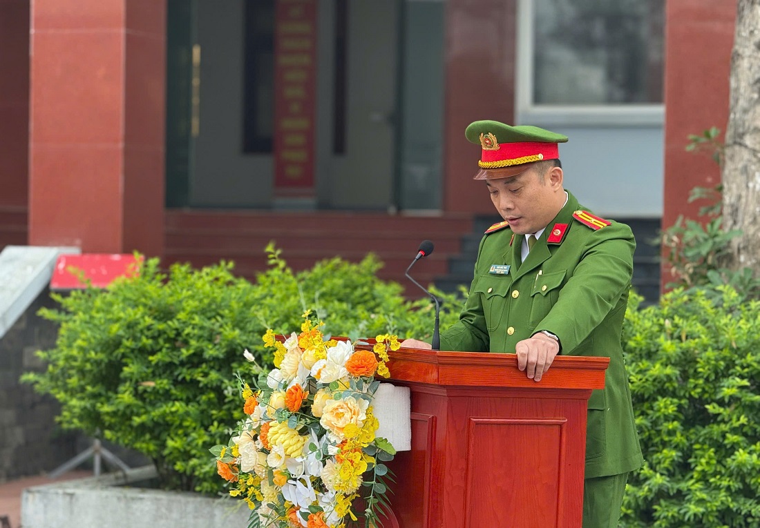 Đại diện Công an phường phát biểu 
