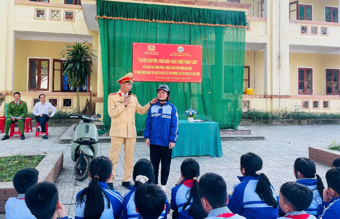 Hướng dẫn đội mũ bảo hiểm đúng cách