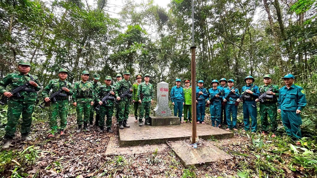 Công an xã Hạnh Lâm phối hợp tuần tra tại Cột mốc biên giới