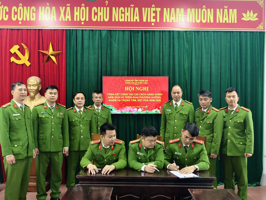Công an xã ký cam kết thực hiện hiệu quả nhiệm vụ CCHC năm 2026