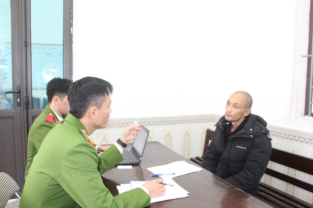 Đối tượng Phạm Hữu Phi tại cơ quan Công an