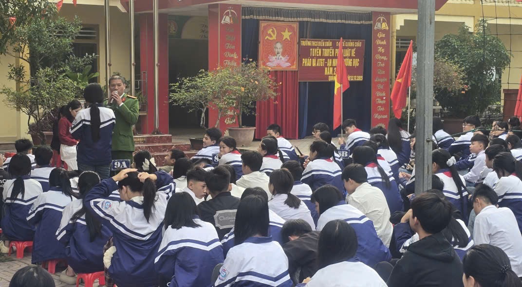 Công an xã truyền đạt nhiều nội dung thiết thực đến học sinh