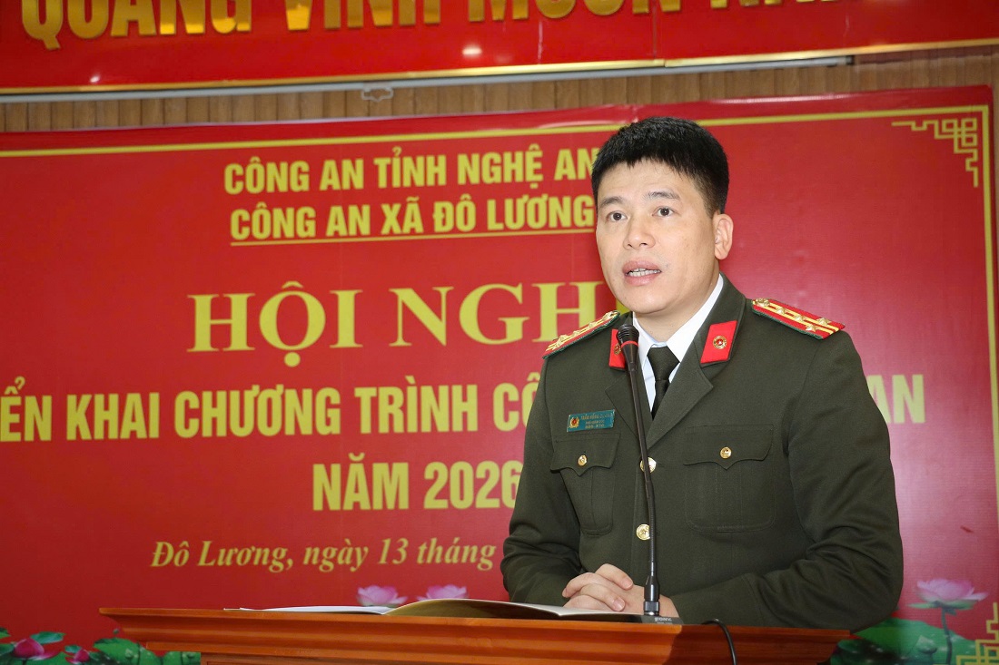 Đồng chí Đại tá Trần Hồng Quang, Phó Bí thư Đảng ủy, Phó Giám đốc Công an tỉnh phát biểu chỉ đạo tại Hội nghị