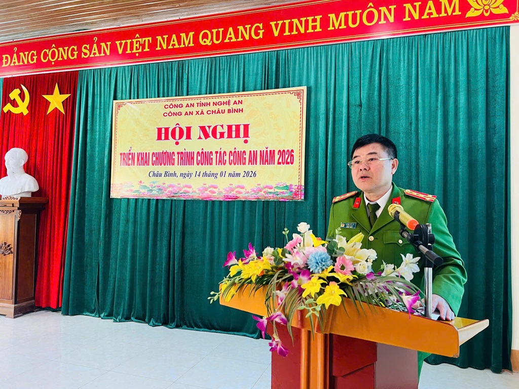 Đại tá Lương Thế Lộc - Trưởng phòng Cảnh sát quản lý hành chính về trật tự xã hội phát biểu tại Hội nghị