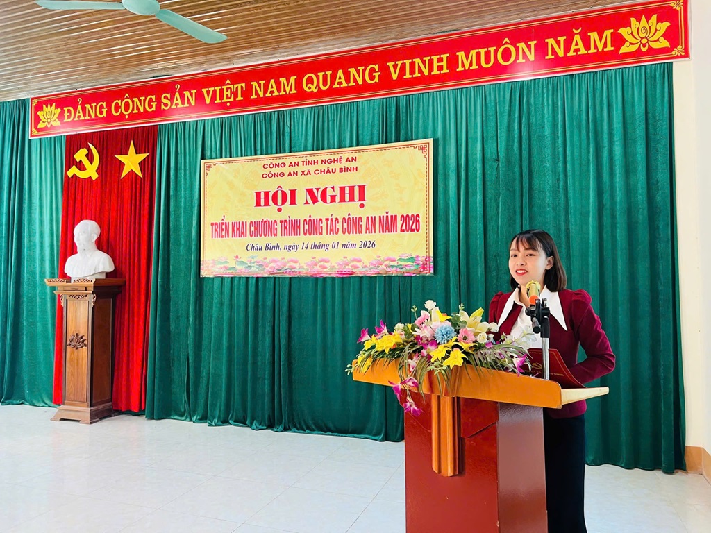 Đồng chí Phan Thị Quỳnh Châu - Phó Bí thư Thường trực Đảng uỷ xã phát biểu chỉ đạo tại Hội nghị