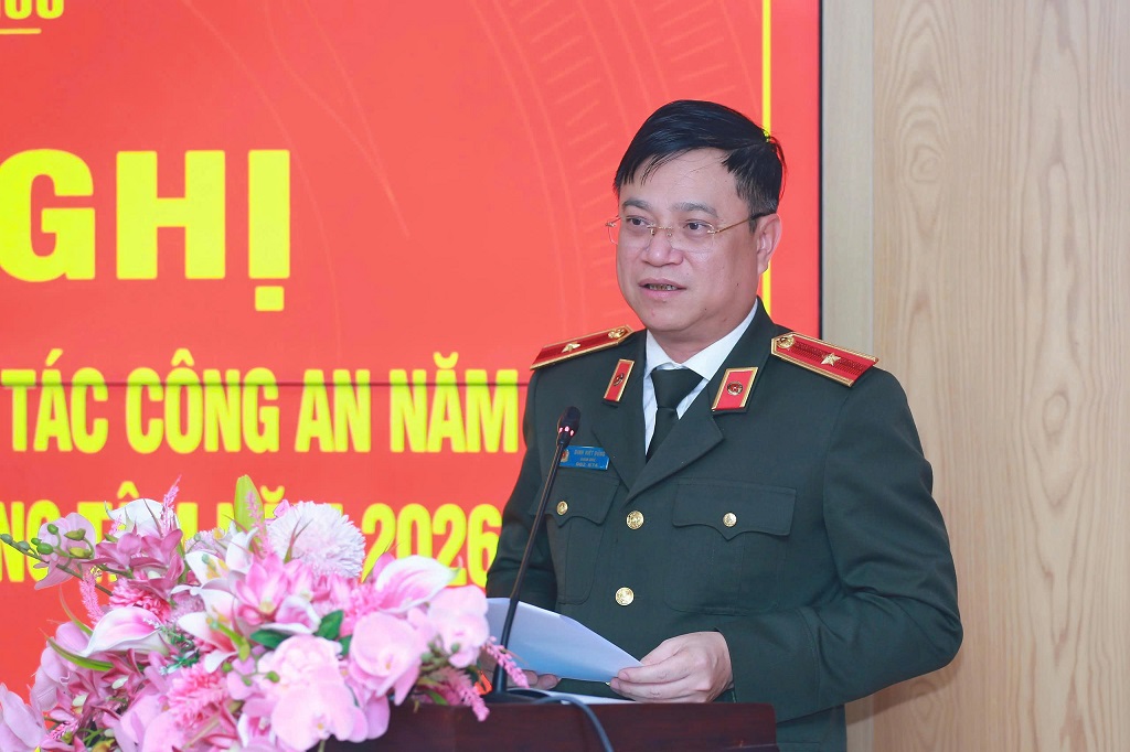 Đồng chí Thiếu tướng Đinh Việt Dũng - Ủy viên Ban Thường vụ Tỉnh ủy, Bí thư Đảng ủy, Giám đốc Công an tỉnh phát biểu chỉ đạo 