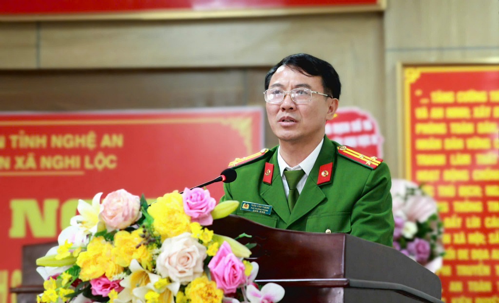 Đồng chí Thượng tá Trần Văn Thành - Trưởng Công an xã Nghi Lộc phát biểu tại Hội nghị