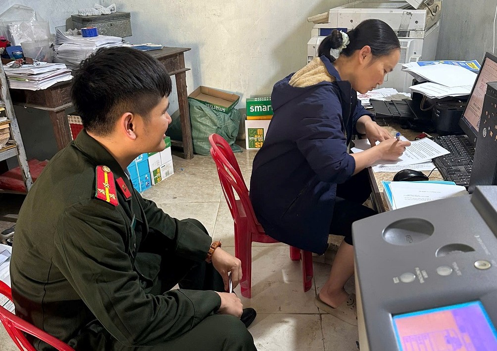 Chủ cơ sở kinh doanh photocopy, in ấn ký cam kết chấp hành đúng quy định