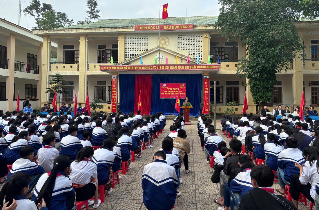Buổi tuyên truyền thu hút đông đảo học sinh tham gia