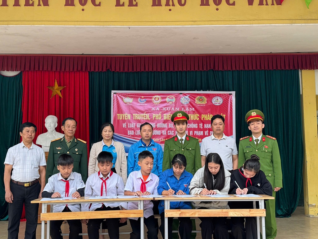 Ký cam kết chấp hành quy định