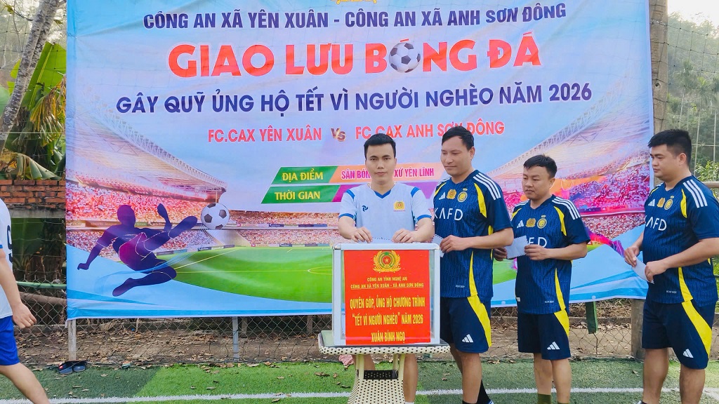 Công an xã tổ chức quyên góp