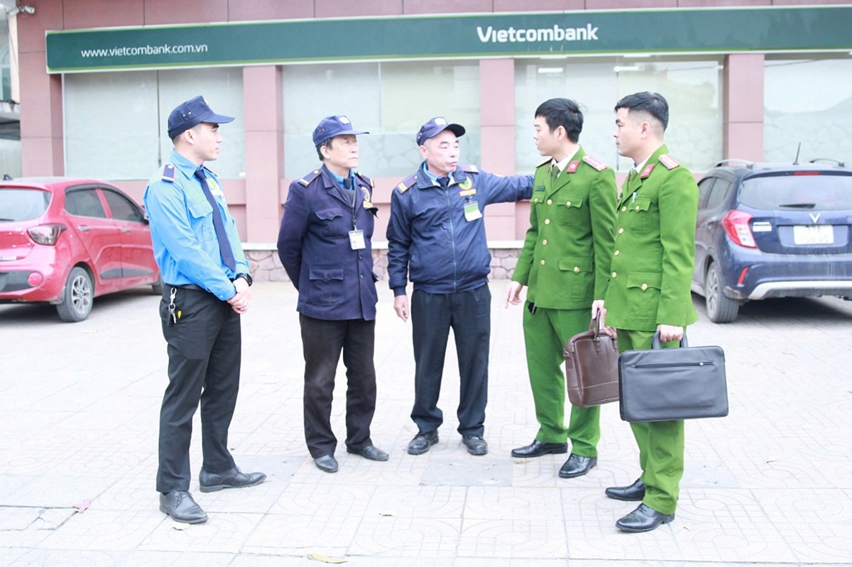 Phòng Cảnh sát hình sự Công an Nghệ An phối hợp đơn vị liên quan kiểm tra, hướng dẫn công tác bảo đảm an ninh trật tự tại ngân hàng