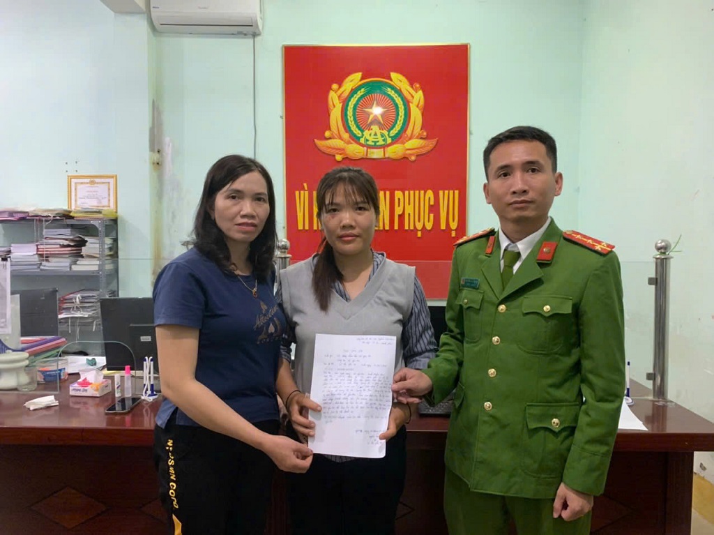 Nhận lại được số tiền, chị La viết thư cảm ơn Công an xã Yên Na và chị Biển