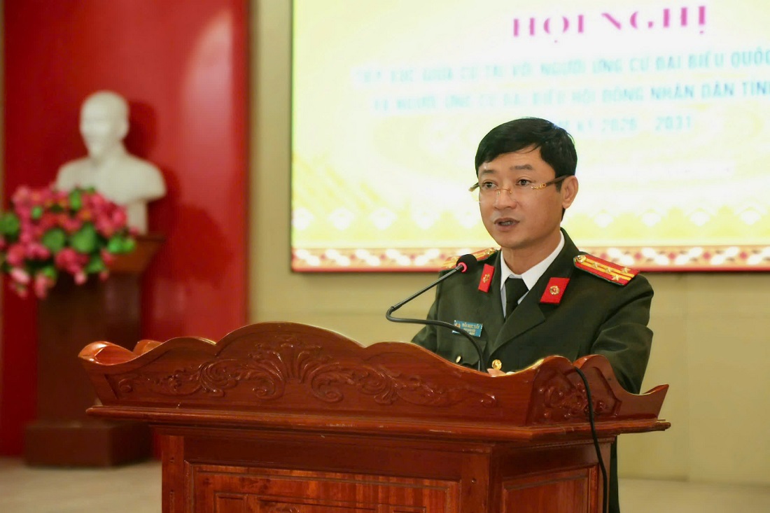 Đồng chí Đại tá Trần Ngọc Tuấn, Phó Giám đốc Công an tỉnh trình bày chương trình hành động 