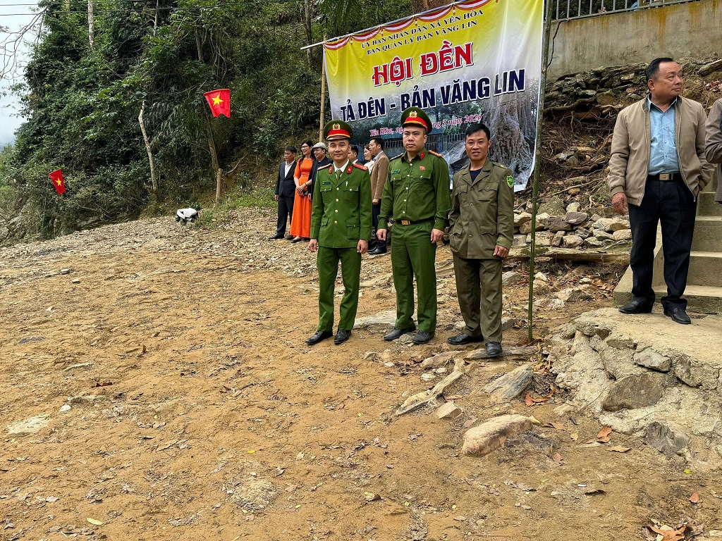 Công an xã Yên Hòa bảo vệ an toàn Hội đền Tả Đên 