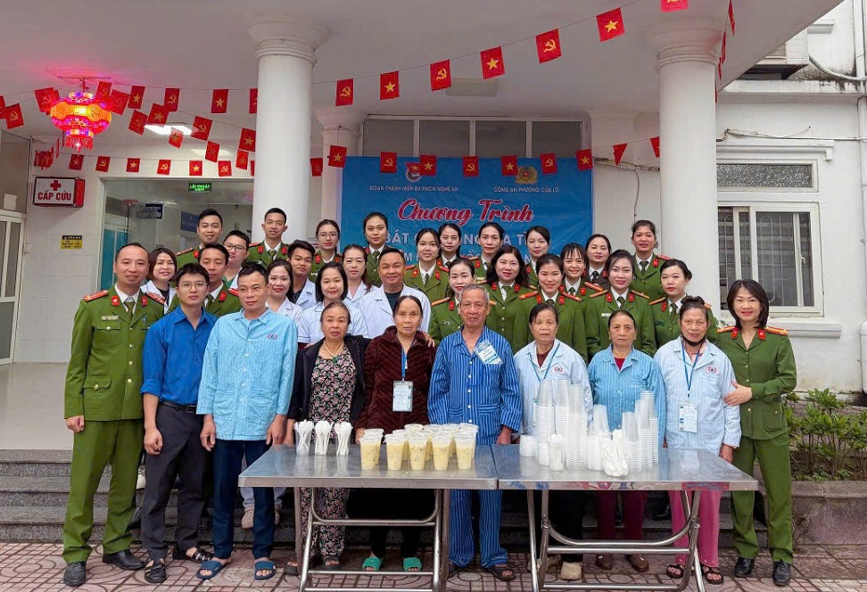 Chương trình thiện nguyện “Bát cháo nghĩa tình”